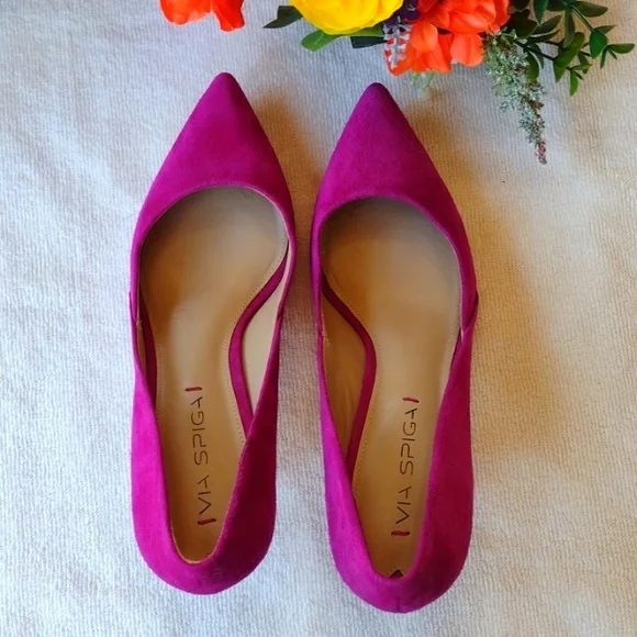 NEW Fierce and Fabulous Via Spiga Fuschia Suede Pumps - Picture 3 of 9
